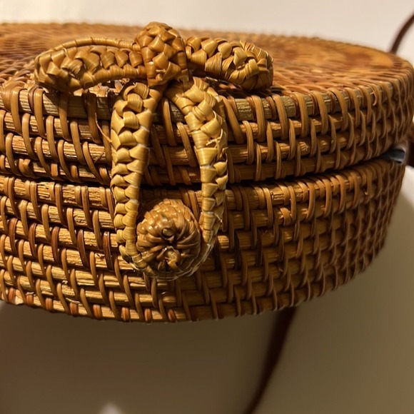 NEW Round Rattan Crossbody - Picture 3 of 8